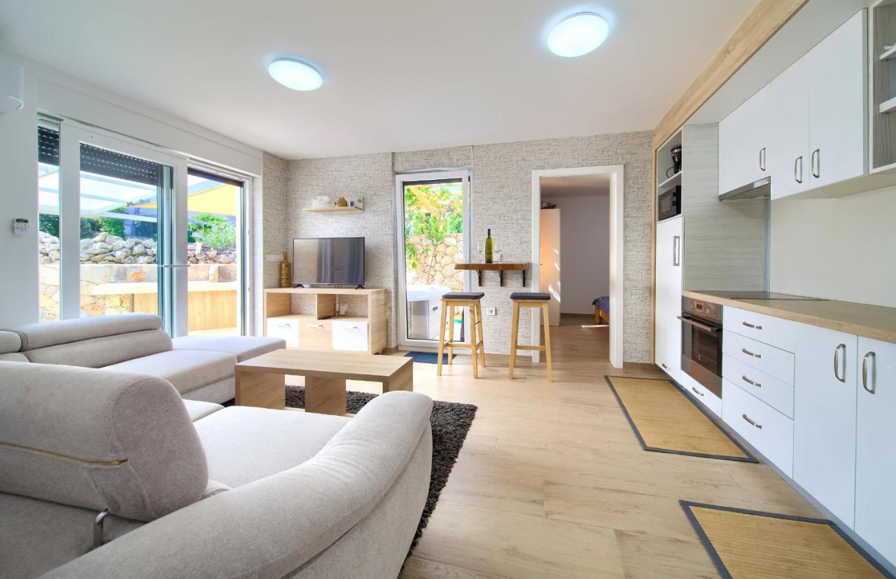 Apartments Nadica Deluxe Malinska Kültér fotó