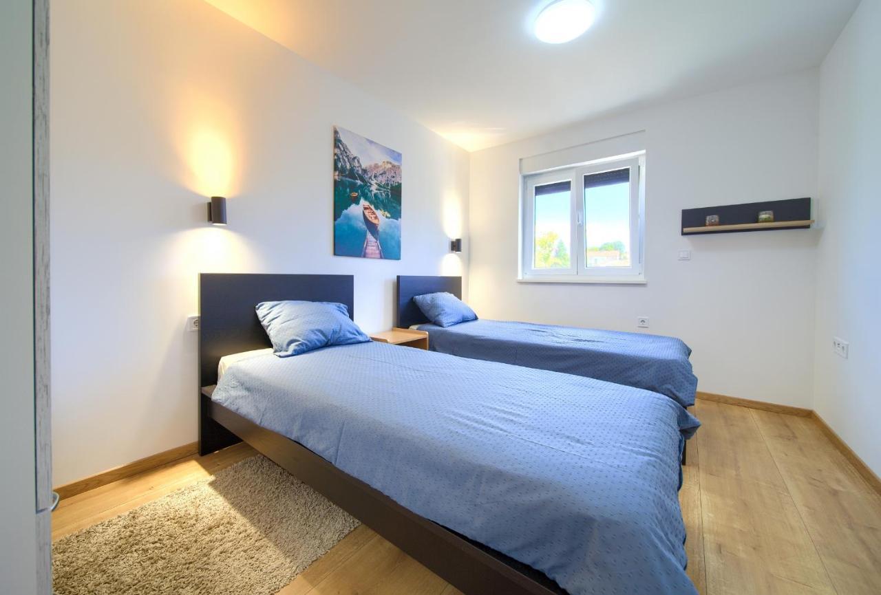 Apartments Nadica Deluxe Malinska Kültér fotó